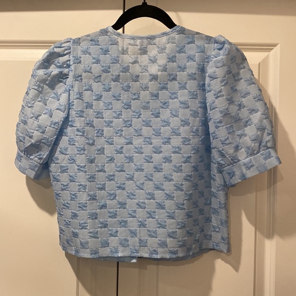 Baby Blue Bib Collar Short Sleeve Embellished Cropped Blouse. Size Small. - Picture 4 of 5